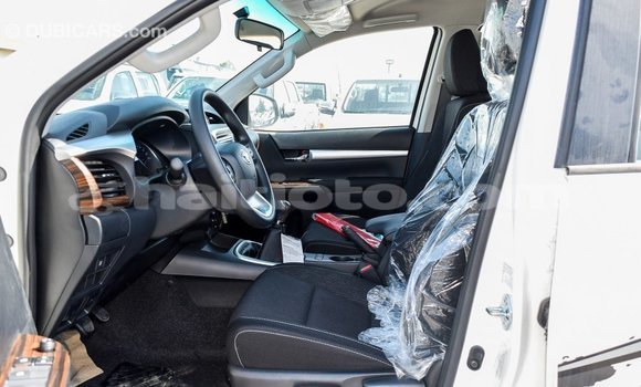 Acheter Import Voiture Toyota Hilux Blanc à Import - Dubai, Artibonite Acheter Import Voiture Toyota Hilux Blanc à Import - Dubai, Artibonite