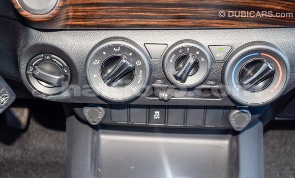 Acheter Import Voiture Toyota Hilux Blanc à Import - Dubai, Artibonite Acheter Import Voiture Toyota Hilux Blanc à Import - Dubai, Artibonite