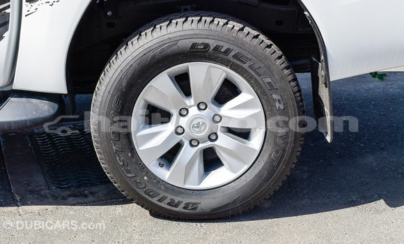 Acheter Import Voiture Toyota Hilux Blanc à Import - Dubai, Artibonite Acheter Import Voiture Toyota Hilux Blanc à Import - Dubai, Artibonite