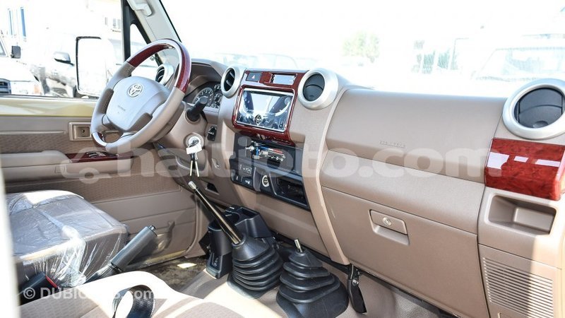 Big with watermark toyota land cruiser artibonite import dubai 1799