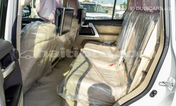 Acheter Import Voiture Toyota Land Cruiser Blanc à Import - Dubai, Artibonite Acheter Import Voiture Toyota Land Cruiser Blanc à Import - Dubai, Artibonite
