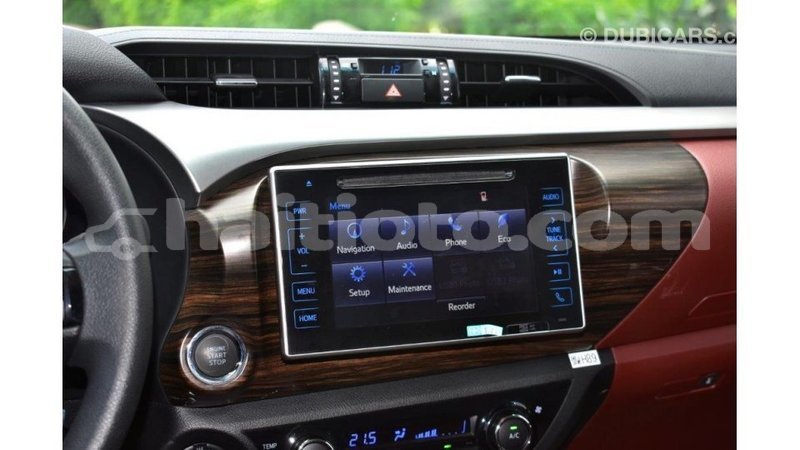 Big with watermark toyota hilux artibonite import dubai 1804