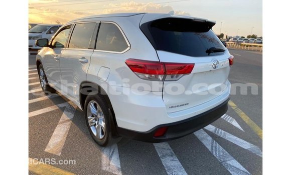 Acheter Import Voiture Toyota Highlander Blanc à Import - Dubai, Artibonite Acheter Import Voiture Toyota Highlander Blanc à Import - Dubai, Artibonite