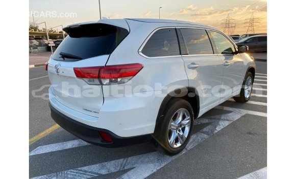 Acheter Import Voiture Toyota Highlander Blanc à Import - Dubai, Artibonite Acheter Import Voiture Toyota Highlander Blanc à Import - Dubai, Artibonite