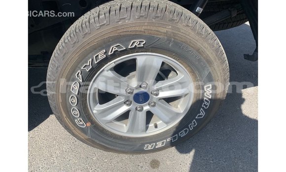 Acheter Import Voiture Ford Club Wagon Noir à Import - Dubai, Artibonite Acheter Import Voiture Ford Club Wagon Noir à Import - Dubai, Artibonite