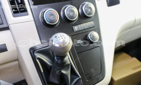 Acheter Import Voiture Toyota Hiace Blanc à Import - Dubai, Artibonite Acheter Import Voiture Toyota Hiace Blanc à Import - Dubai, Artibonite