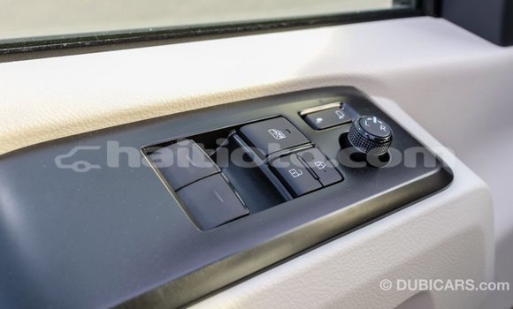 Acheter Import Voiture Toyota Hiace Blanc à Import - Dubai, Artibonite Acheter Import Voiture Toyota Hiace Blanc à Import - Dubai, Artibonite
