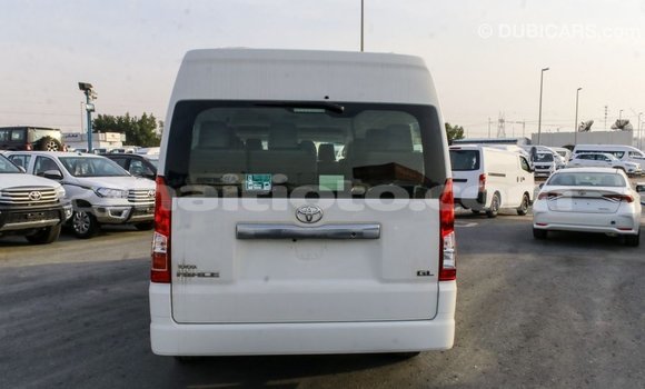 Acheter Import Voiture Toyota Hiace Blanc à Import - Dubai, Artibonite Acheter Import Voiture Toyota Hiace Blanc à Import - Dubai, Artibonite