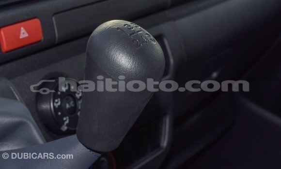 Acheter Import Voiture Toyota Hiace Blanc à Import - Dubai, Artibonite Acheter Import Voiture Toyota Hiace Blanc à Import - Dubai, Artibonite