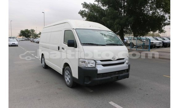 Acheter Import Voiture Toyota Hiace Blanc à Import - Dubai, Artibonite Acheter Import Voiture Toyota Hiace Blanc à Import - Dubai, Artibonite