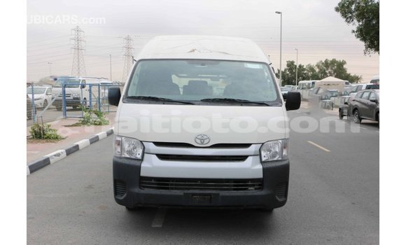 Acheter Import Voiture Toyota Hiace Blanc à Import - Dubai, Artibonite Acheter Import Voiture Toyota Hiace Blanc à Import - Dubai, Artibonite
