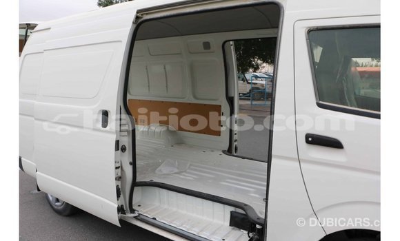 Acheter Import Voiture Toyota Hiace Blanc à Import - Dubai, Artibonite Acheter Import Voiture Toyota Hiace Blanc à Import - Dubai, Artibonite