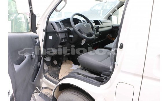 Acheter Import Voiture Toyota Hiace Blanc à Import - Dubai, Artibonite Acheter Import Voiture Toyota Hiace Blanc à Import - Dubai, Artibonite