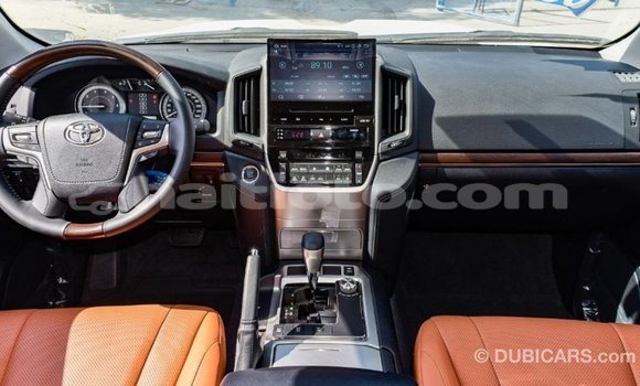 Acheter Import Voiture Toyota Land Cruiser Blanc à Import - Dubai, Artibonite Acheter Import Voiture Toyota Land Cruiser Blanc à Import - Dubai, Artibonite