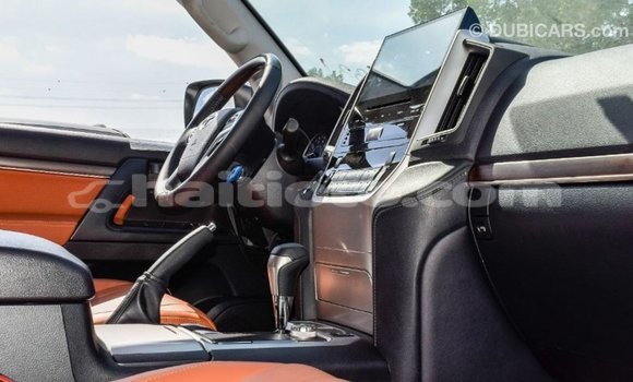 Acheter Import Voiture Toyota Land Cruiser Blanc à Import - Dubai, Artibonite Acheter Import Voiture Toyota Land Cruiser Blanc à Import - Dubai, Artibonite