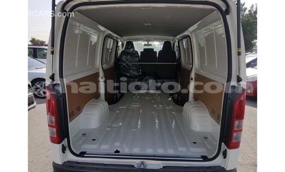 Acheter Import Voiture Toyota Hiace Blanc à Import - Dubai, Artibonite Acheter Import Voiture Toyota Hiace Blanc à Import - Dubai, Artibonite