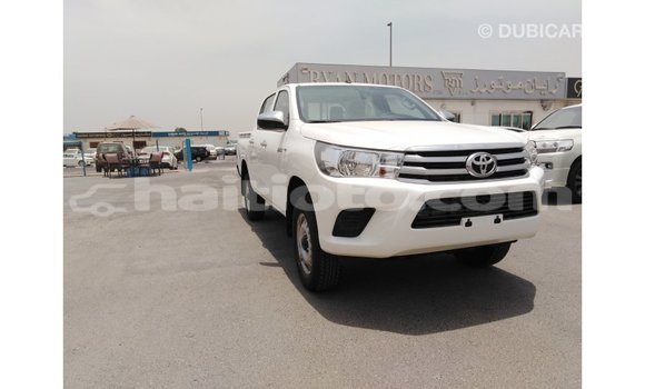Acheter Import Voiture Toyota Hilux Blanc à Import - Dubai, Artibonite Acheter Import Voiture Toyota Hilux Blanc à Import - Dubai, Artibonite