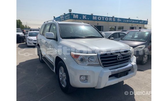 Acheter Import Voiture Toyota Land Cruiser Blanc à Import - Dubai, Artibonite Acheter Import Voiture Toyota Land Cruiser Blanc à Import - Dubai, Artibonite