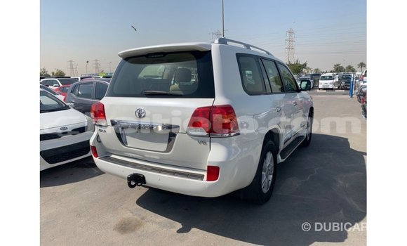 Acheter Import Voiture Toyota Land Cruiser Blanc à Import - Dubai, Artibonite Acheter Import Voiture Toyota Land Cruiser Blanc à Import - Dubai, Artibonite