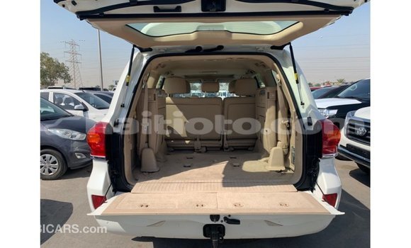 Acheter Import Voiture Toyota Land Cruiser Blanc à Import - Dubai, Artibonite Acheter Import Voiture Toyota Land Cruiser Blanc à Import - Dubai, Artibonite