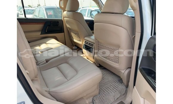 Acheter Import Voiture Toyota Land Cruiser Blanc à Import - Dubai, Artibonite Acheter Import Voiture Toyota Land Cruiser Blanc à Import - Dubai, Artibonite