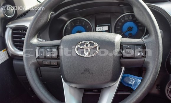 Acheter Import Voiture Toyota Hilux Blanc à Import - Dubai, Artibonite Acheter Import Voiture Toyota Hilux Blanc à Import - Dubai, Artibonite