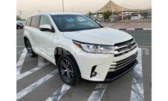 Acheter Import Voiture Toyota Highlander Blanc à Import - Dubai, Artibonite Acheter Import Voiture Toyota Highlander Blanc à Import - Dubai, Artibonite