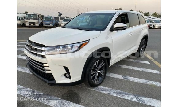 Acheter Import Voiture Toyota Highlander Blanc à Import - Dubai, Artibonite Acheter Import Voiture Toyota Highlander Blanc à Import - Dubai, Artibonite