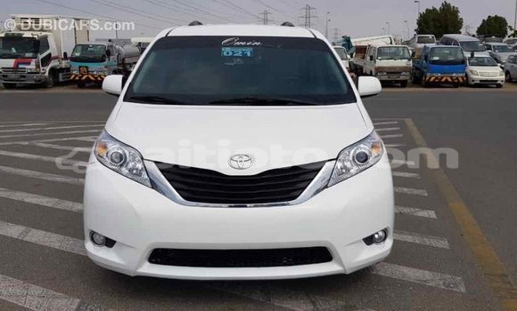 Acheter Import Voiture Toyota Sienna Blanc à Import - Dubai, Artibonite Acheter Import Voiture Toyota Sienna Blanc à Import - Dubai, Artibonite