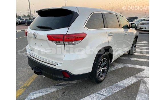 Acheter Import Voiture Toyota Highlander Blanc à Import - Dubai, Artibonite Acheter Import Voiture Toyota Highlander Blanc à Import - Dubai, Artibonite