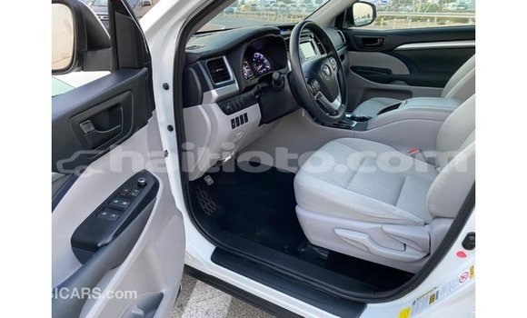 Acheter Import Voiture Toyota Highlander Blanc à Import - Dubai, Artibonite Acheter Import Voiture Toyota Highlander Blanc à Import - Dubai, Artibonite