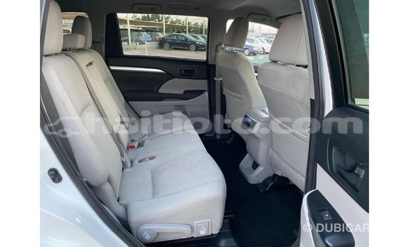 Acheter Import Voiture Toyota Highlander Blanc à Import - Dubai, Artibonite Acheter Import Voiture Toyota Highlander Blanc à Import - Dubai, Artibonite
