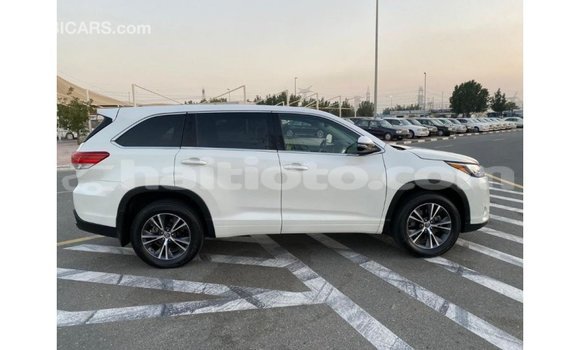 Acheter Import Voiture Toyota Highlander Blanc à Import - Dubai, Artibonite Acheter Import Voiture Toyota Highlander Blanc à Import - Dubai, Artibonite