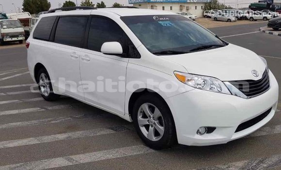 Acheter Import Voiture Toyota Sienna Blanc à Import - Dubai, Artibonite Acheter Import Voiture Toyota Sienna Blanc à Import - Dubai, Artibonite