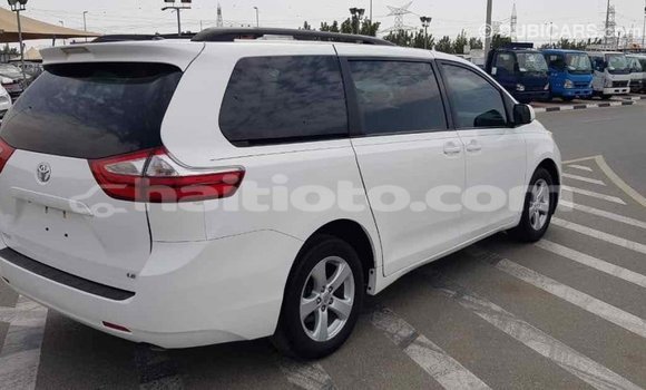Acheter Import Voiture Toyota Sienna Blanc à Import - Dubai, Artibonite Acheter Import Voiture Toyota Sienna Blanc à Import - Dubai, Artibonite