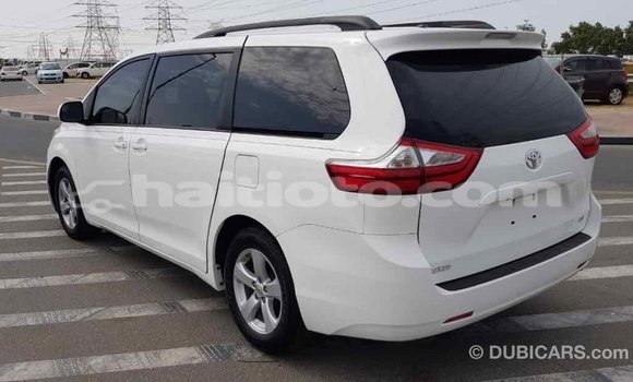 Acheter Import Voiture Toyota Sienna Blanc à Import - Dubai, Artibonite Acheter Import Voiture Toyota Sienna Blanc à Import - Dubai, Artibonite