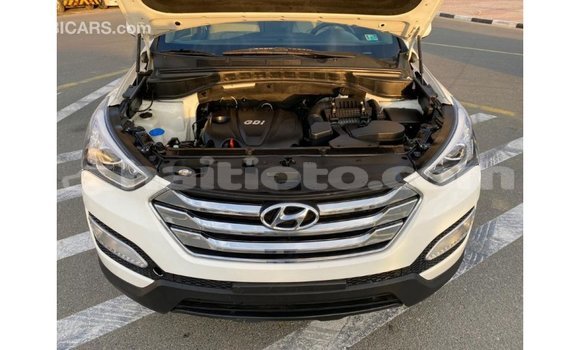 Acheter Import Voiture Hyundai Santa Fe Blanc à Import - Dubai, Artibonite Acheter Import Voiture Hyundai Santa Fe Blanc à Import - Dubai, Artibonite