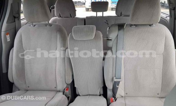 Acheter Import Voiture Toyota Sienna Blanc à Import - Dubai, Artibonite Acheter Import Voiture Toyota Sienna Blanc à Import - Dubai, Artibonite