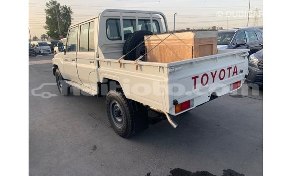 Acheter Import Voiture Toyota Land Cruiser Blanc à Import - Dubai, Artibonite Acheter Import Voiture Toyota Land Cruiser Blanc à Import - Dubai, Artibonite