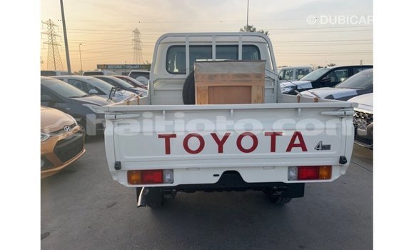 Acheter Import Voiture Toyota Land Cruiser Blanc à Import - Dubai, Artibonite Acheter Import Voiture Toyota Land Cruiser Blanc à Import - Dubai, Artibonite