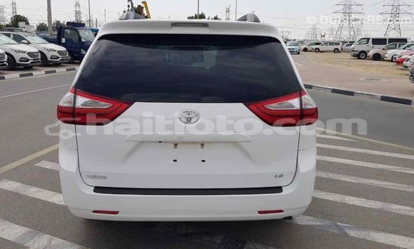Acheter Import Voiture Toyota Sienna Blanc à Import - Dubai, Artibonite Acheter Import Voiture Toyota Sienna Blanc à Import - Dubai, Artibonite