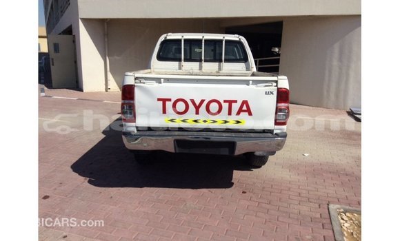 Acheter Import Voiture Toyota Hilux Blanc à Import - Dubai, Artibonite Acheter Import Voiture Toyota Hilux Blanc à Import - Dubai, Artibonite