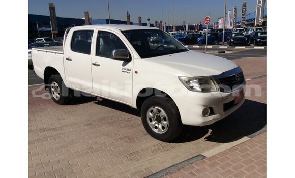 Acheter Import Voiture Toyota Hilux Blanc à Import - Dubai, Artibonite Acheter Import Voiture Toyota Hilux Blanc à Import - Dubai, Artibonite