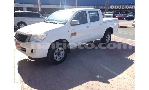 Acheter Import Voiture Toyota Hilux Blanc à Import - Dubai, Artibonite Acheter Import Voiture Toyota Hilux Blanc à Import - Dubai, Artibonite
