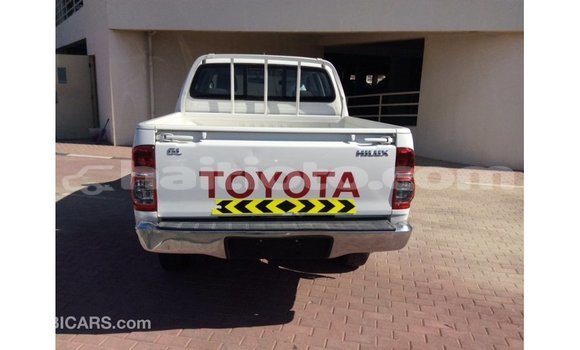 Acheter Import Voiture Toyota Hilux Blanc à Import - Dubai, Artibonite Acheter Import Voiture Toyota Hilux Blanc à Import - Dubai, Artibonite
