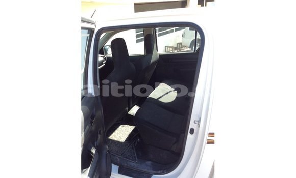 Acheter Import Voiture Toyota Hilux Blanc à Import - Dubai, Artibonite Acheter Import Voiture Toyota Hilux Blanc à Import - Dubai, Artibonite