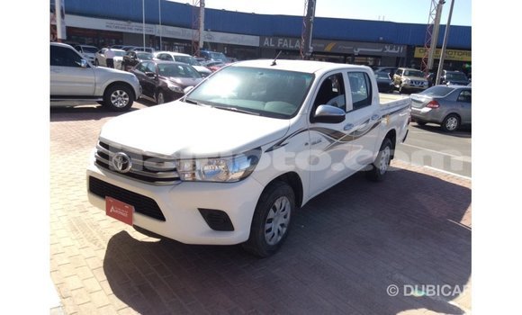 Acheter Import Voiture Toyota Hilux Blanc à Import - Dubai, Artibonite Acheter Import Voiture Toyota Hilux Blanc à Import - Dubai, Artibonite