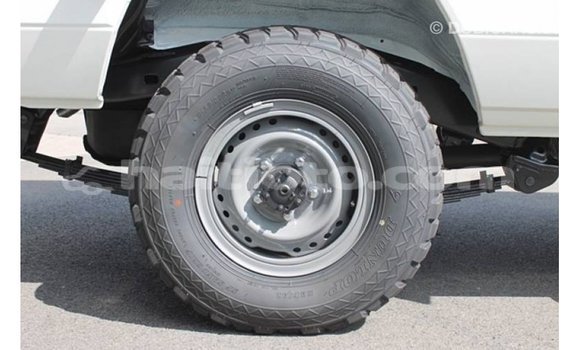 Acheter Import Voiture Toyota Land Cruiser Blanc à Import - Dubai, Artibonite Acheter Import Voiture Toyota Land Cruiser Blanc à Import - Dubai, Artibonite