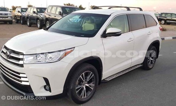 Acheter Import Voiture Toyota Highlander Blanc à Import - Dubai, Artibonite Acheter Import Voiture Toyota Highlander Blanc à Import - Dubai, Artibonite