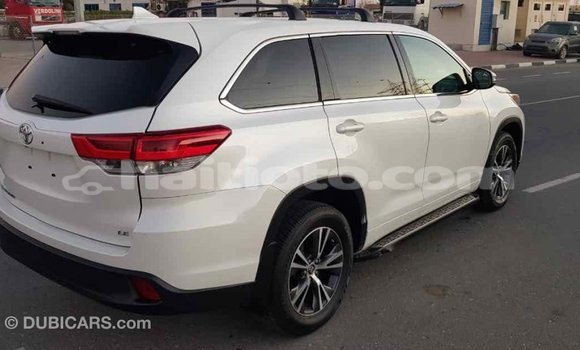 Acheter Import Voiture Toyota Highlander Blanc à Import - Dubai, Artibonite Acheter Import Voiture Toyota Highlander Blanc à Import - Dubai, Artibonite